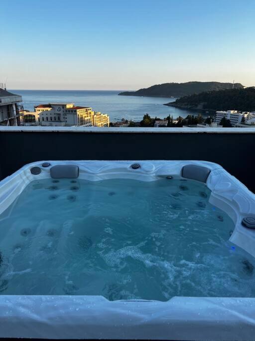 Onebedroom With A Pool And Jacuzzy Budva